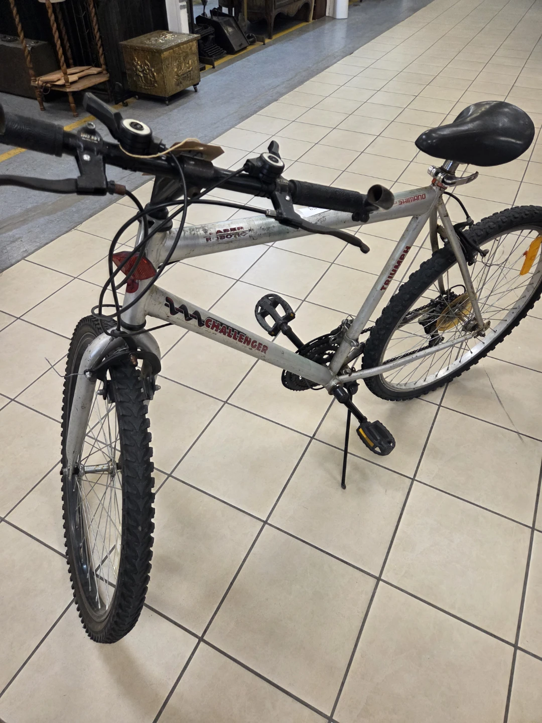 Triumph 18-Speed Mountain Bike – Shimano Gears