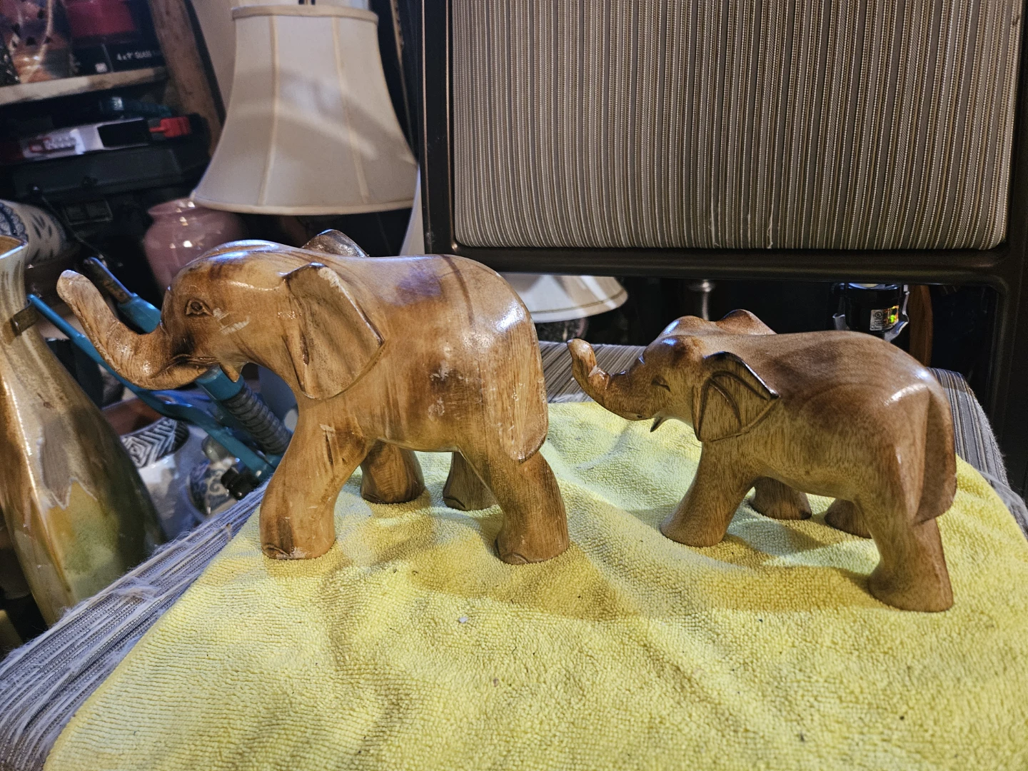 Set of 2 Wooden Elephants - photo 2