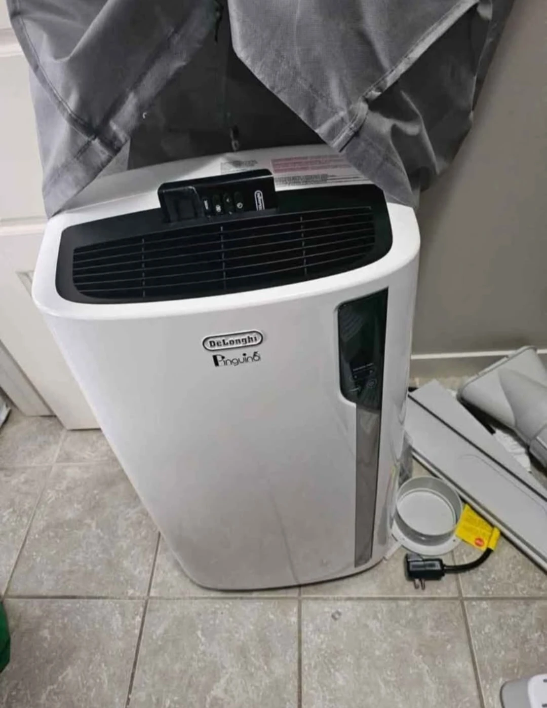DeLonghi Pinguino Portable Air Conditioner (New never used)
