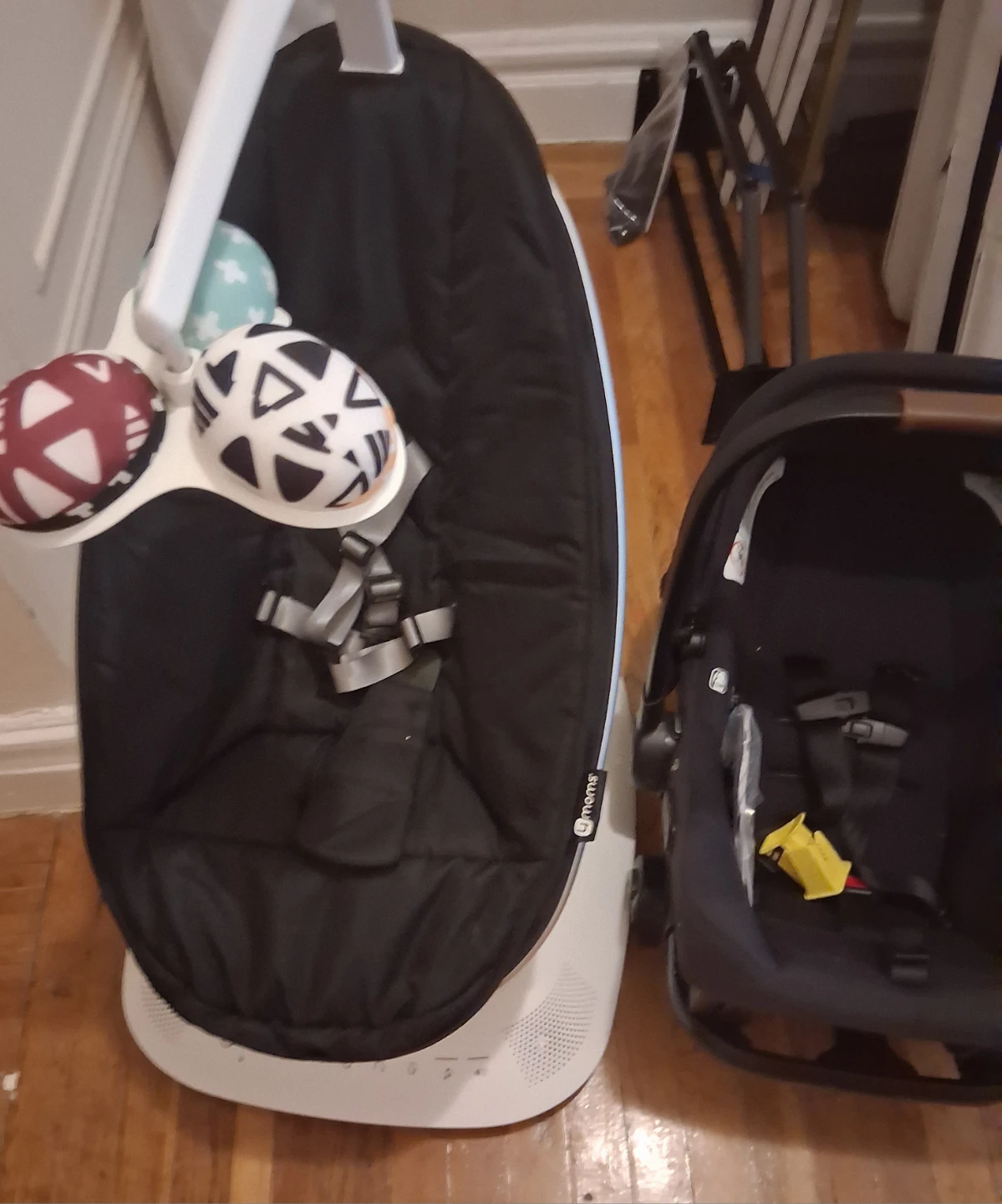 4moms MamaRoo 4 Baby Swing - Black - photo 2