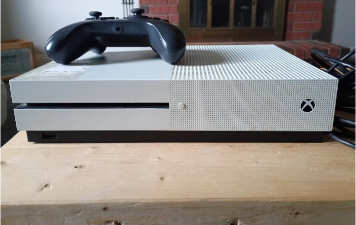 Used Xbox One S Console with Controller