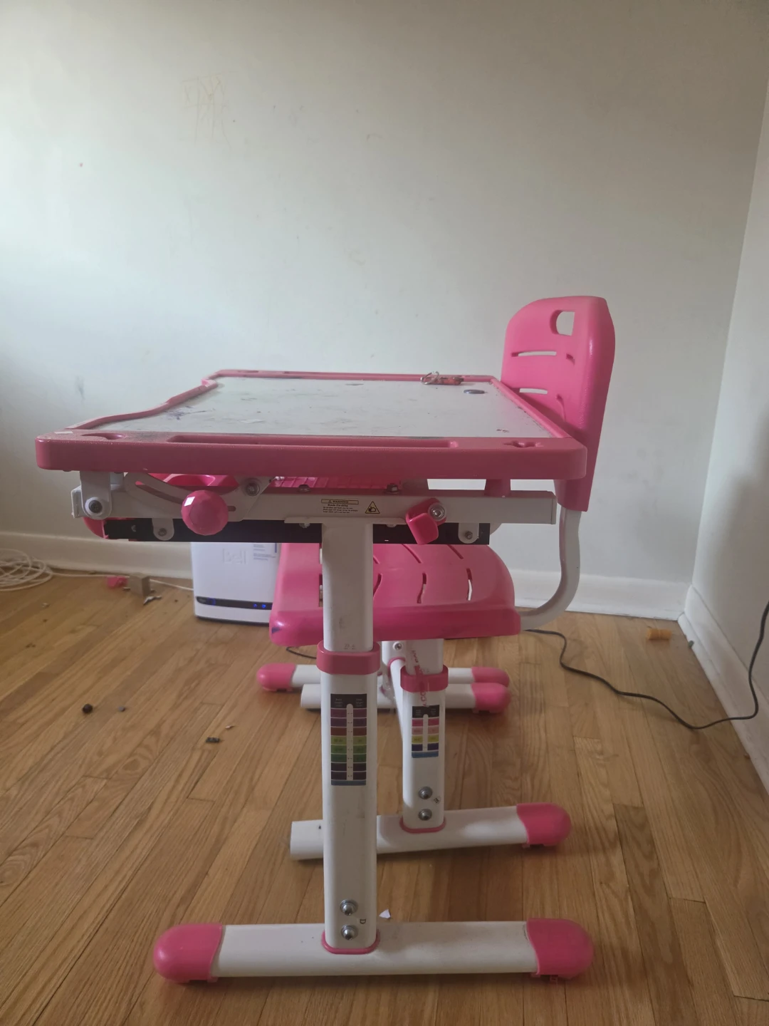 Kid's Pink Art Desk and Chair Set - photo 2