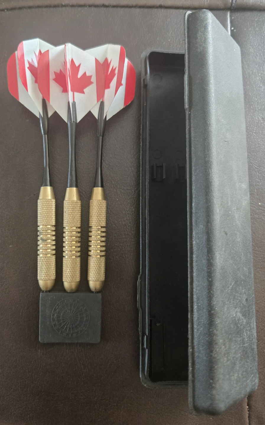Set of 3 Darts with Canadian Flag Flights in Case FIRM PRICE - photo 2