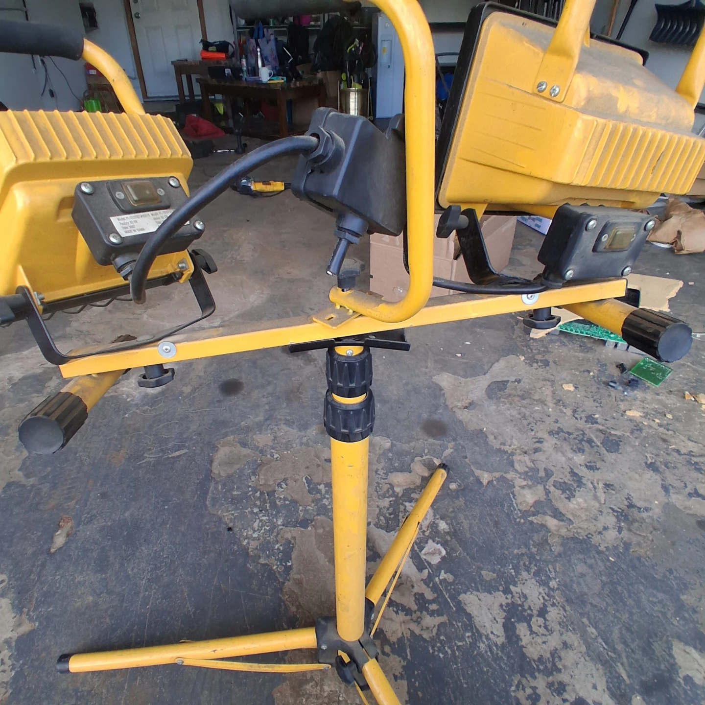Yellow Twin Head Work Light with Tripod Stand - photo 2