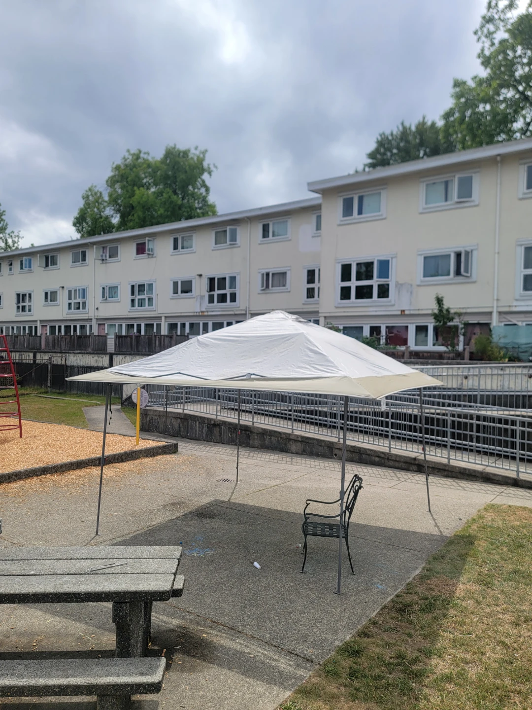 Coleman Canopy Tent - photo 4