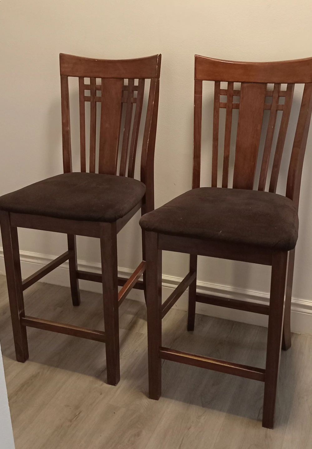 Cabinet and two high chairs - photo 4