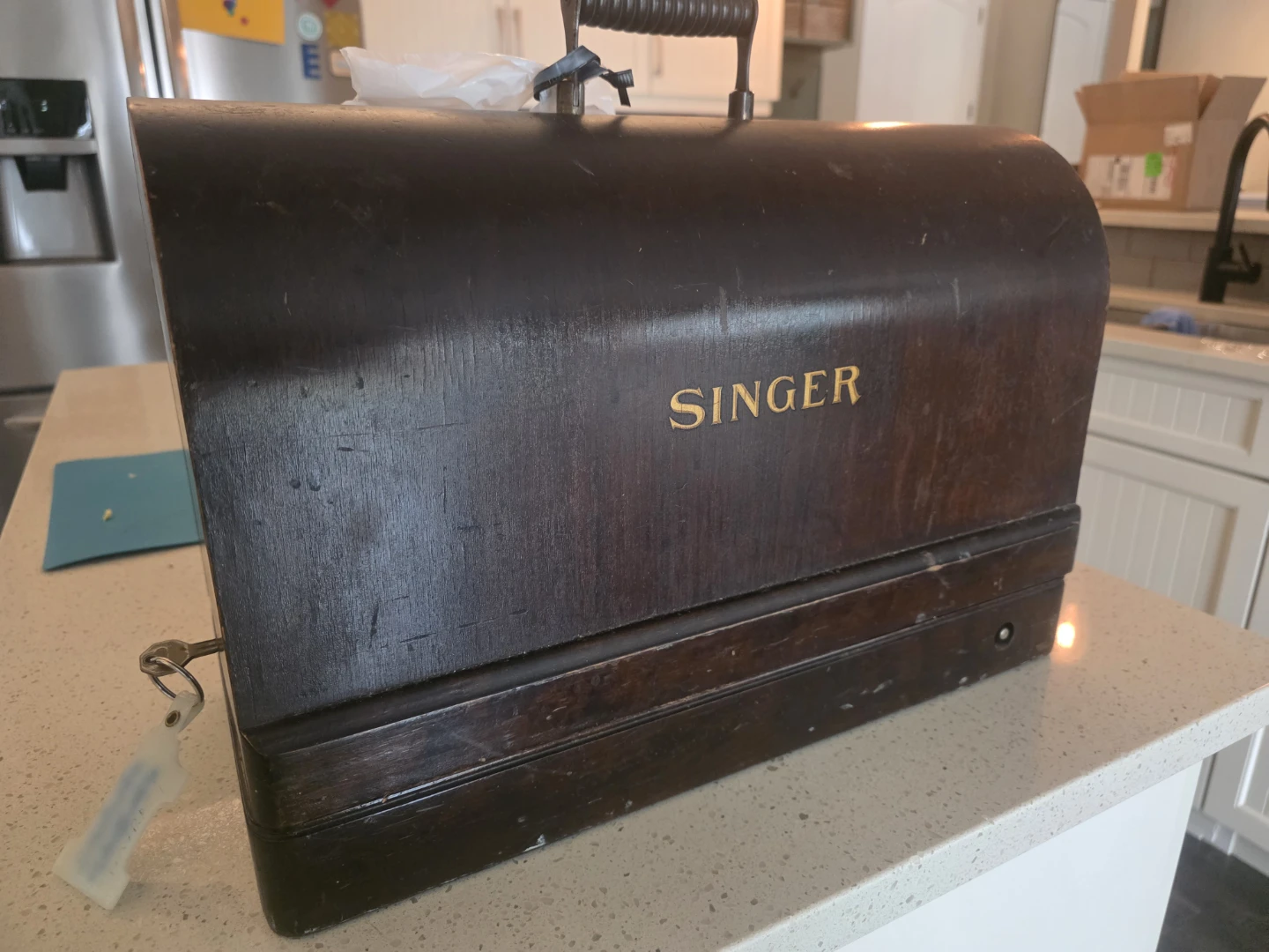 Vintage Singer Sewing Machine with Case and Accessories - photo 3