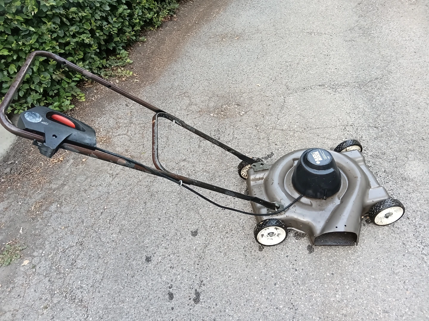 Black & Decker Compact Electric Mower
