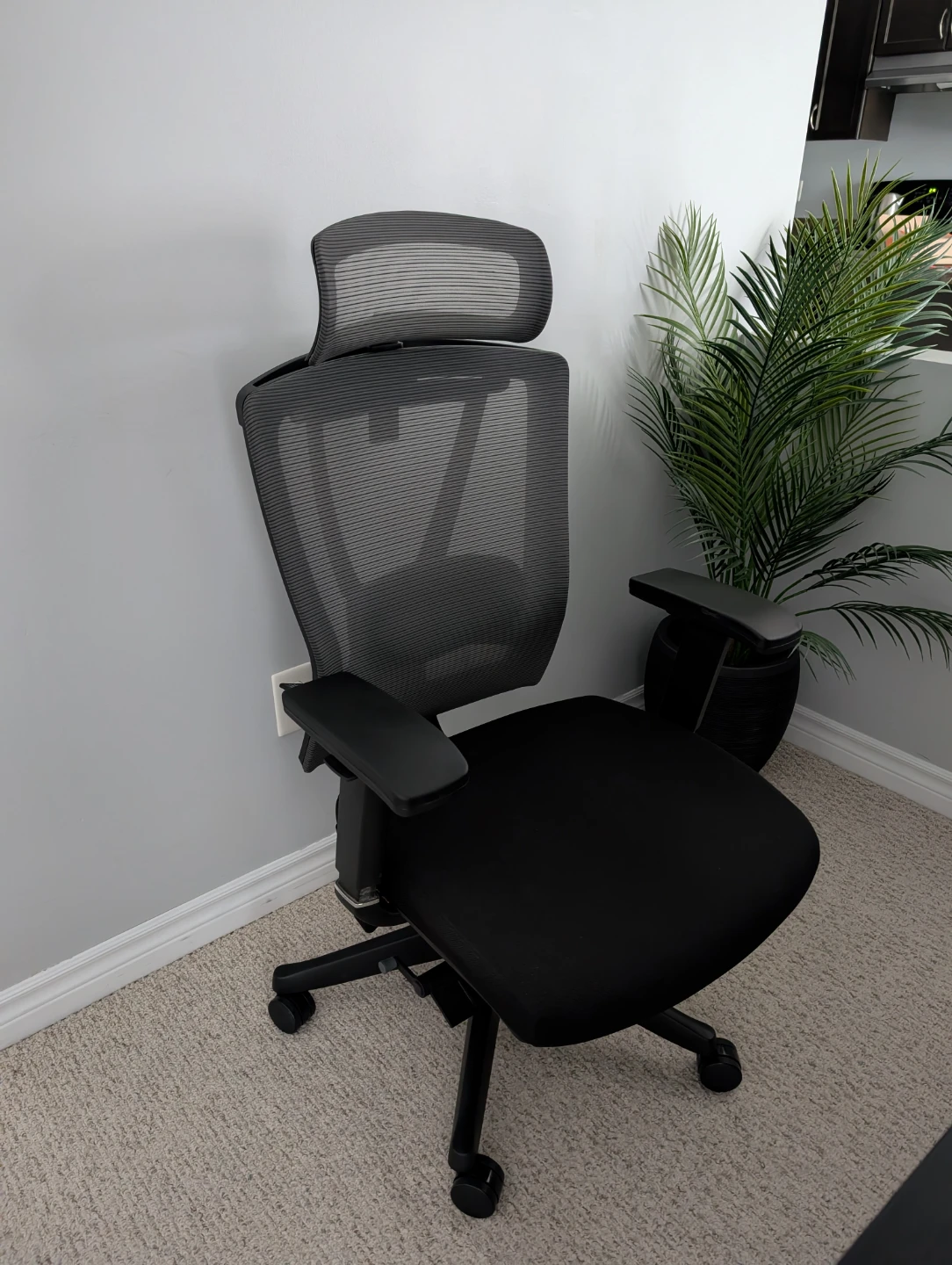 Modern Computer Desk + Autonomous Ergonomic Chair - photo 3