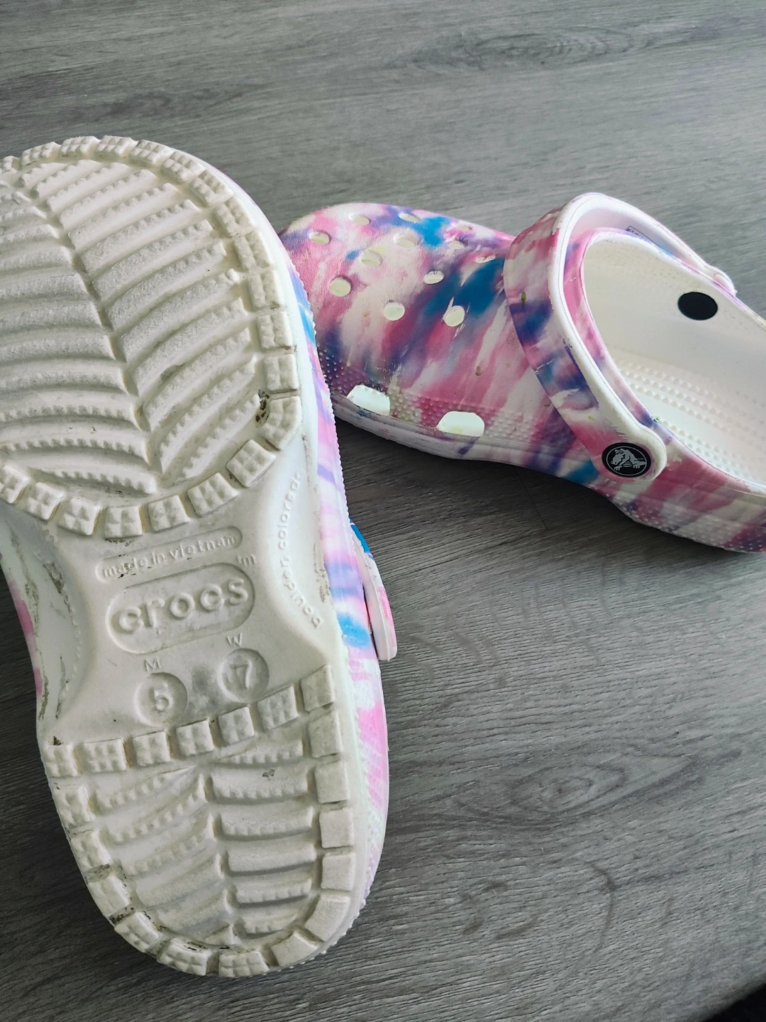 Crocs Tie-Dye Clogs Size 7 - photo 3