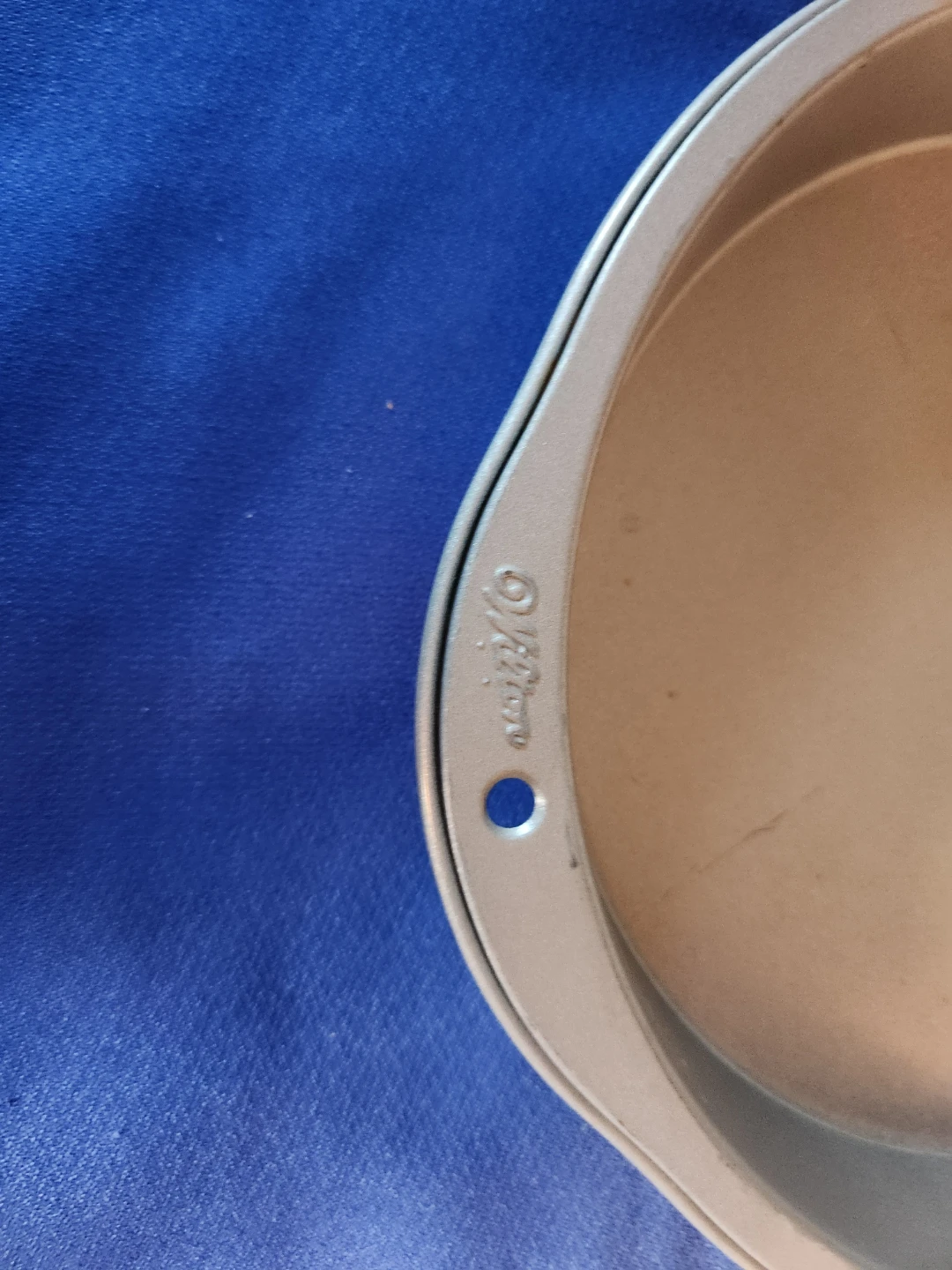 Wilton Round Cake Pans (Set of 2) - photo 2
