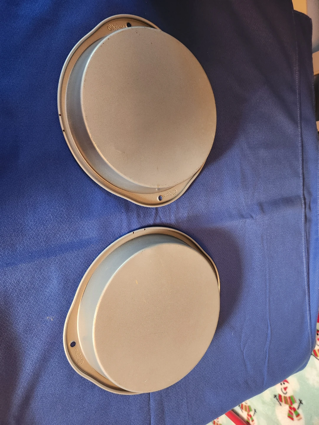Wilton Round Cake Pans (Set of 2) - photo 3