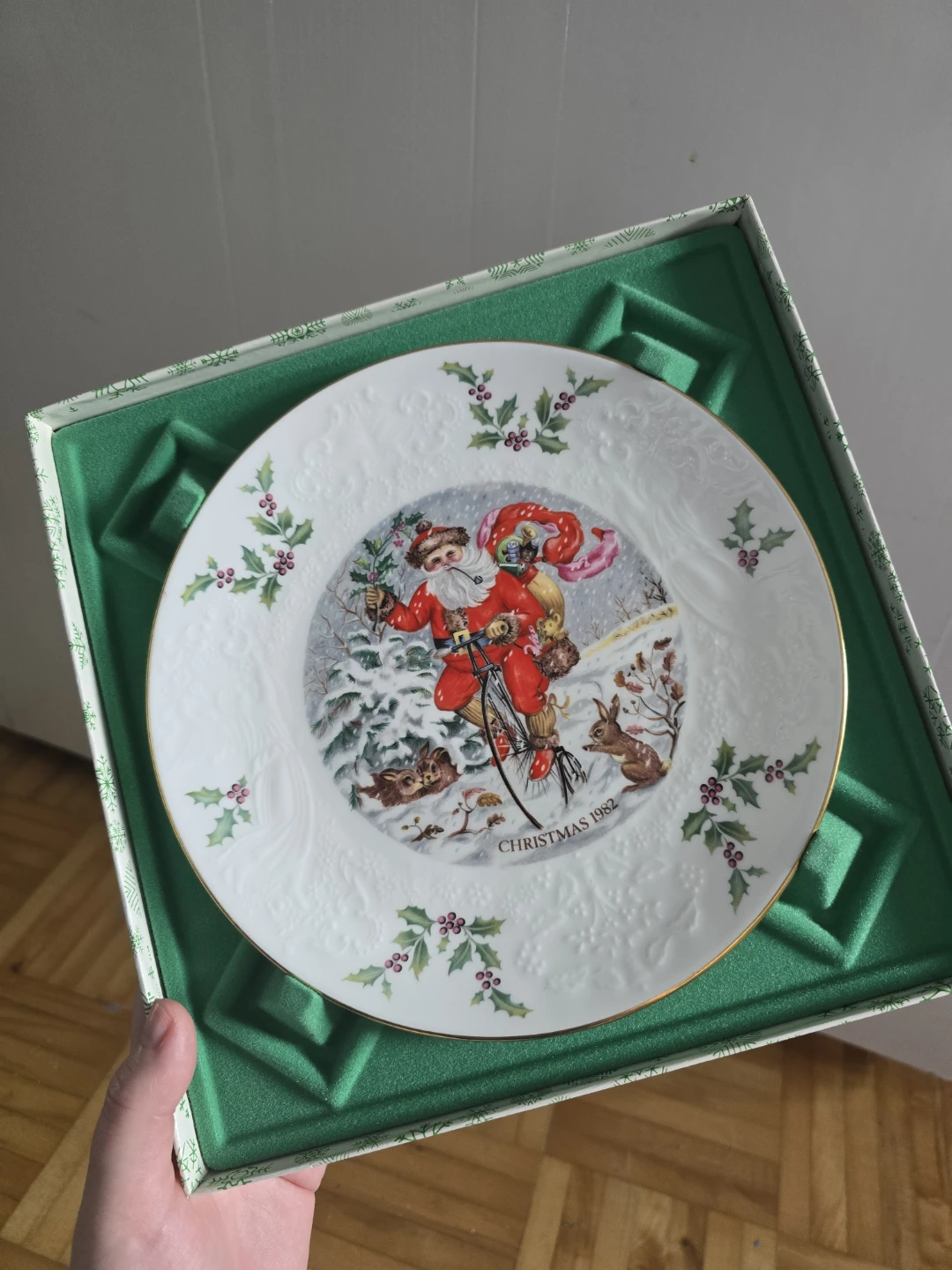 Royal Doulton 1982 Christmas Plate