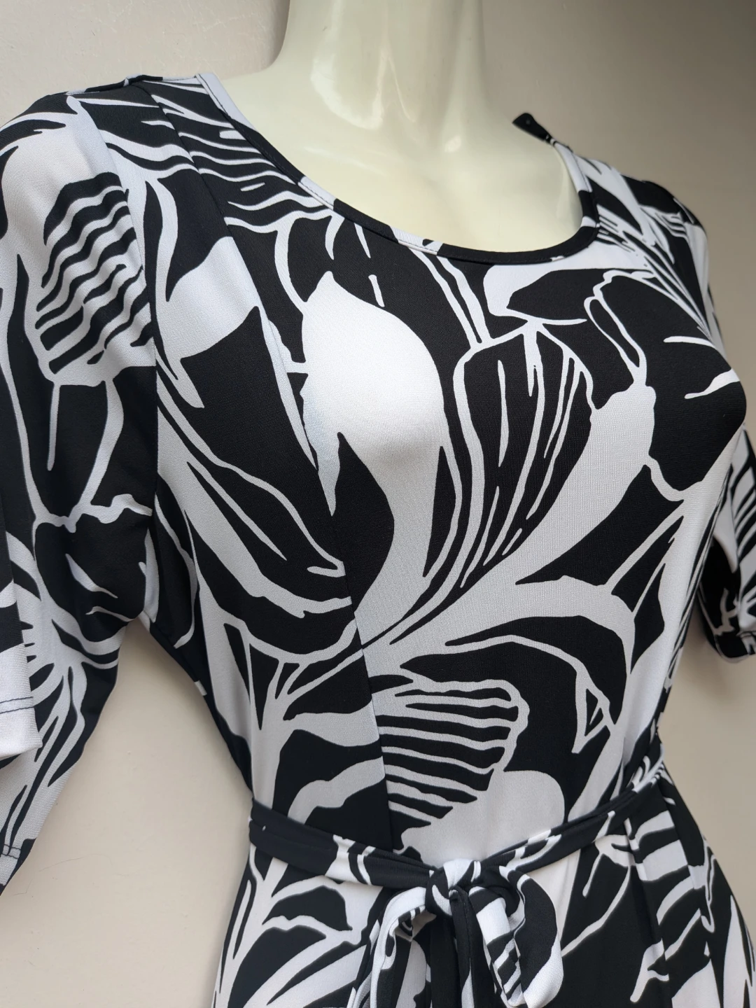 Black and White Floral Maxi Dress sz MEDIUM - photo 3