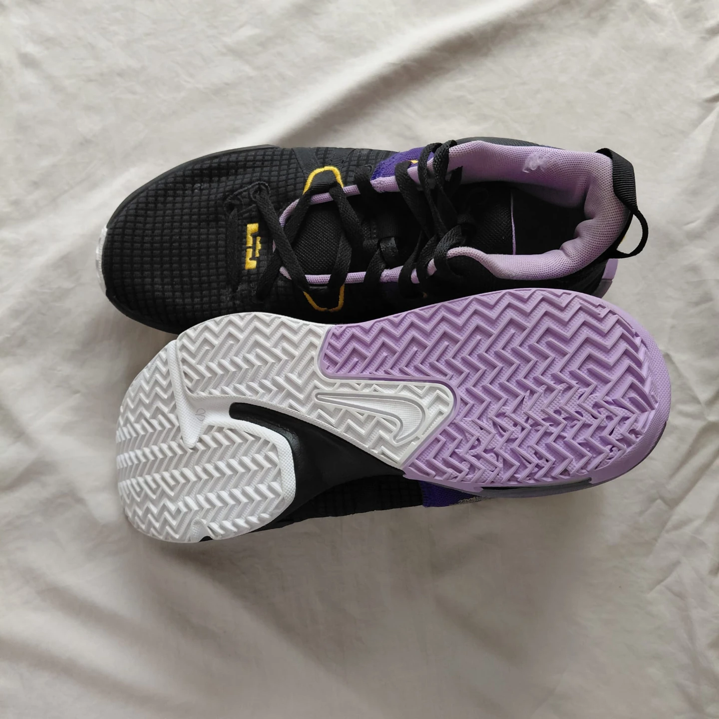Nike LeBron Witness 5 Basketball Shoes - photo 2