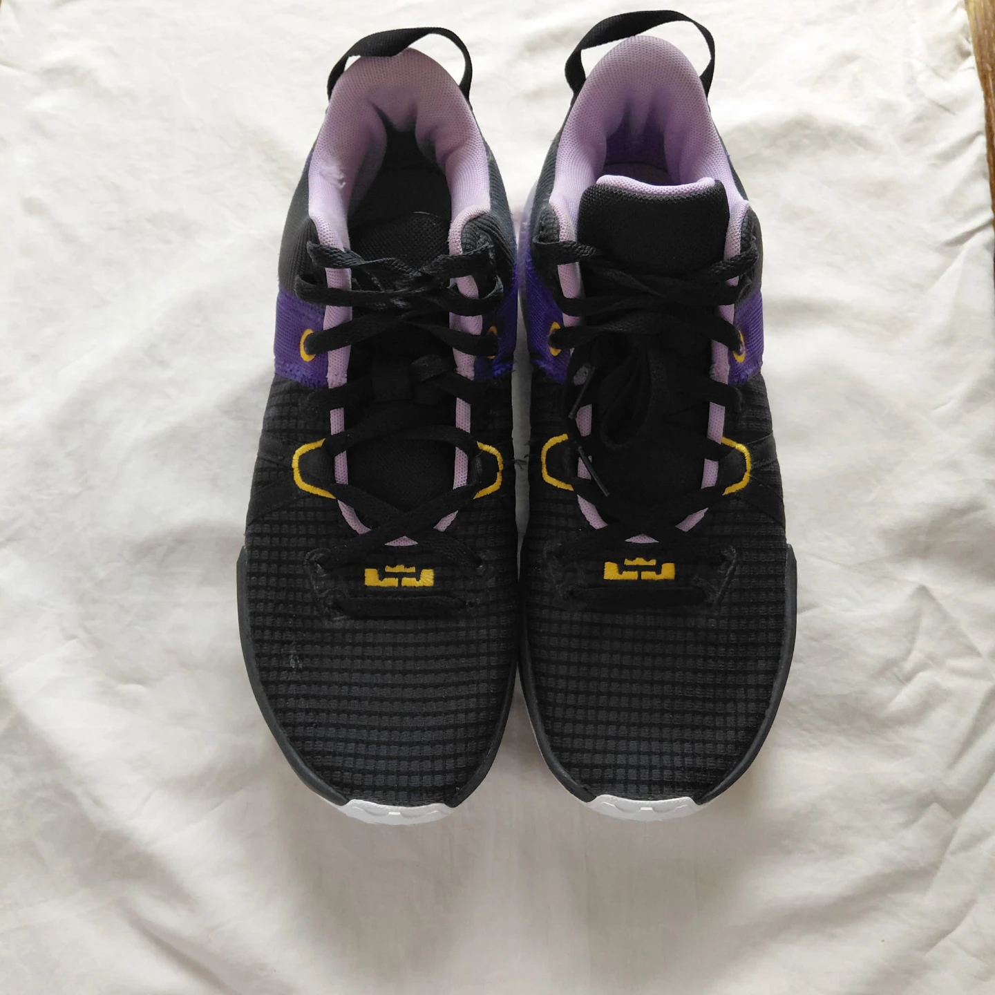 Nike LeBron Witness 5 Basketball Shoes