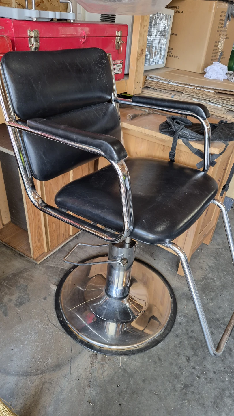 Salon chair
