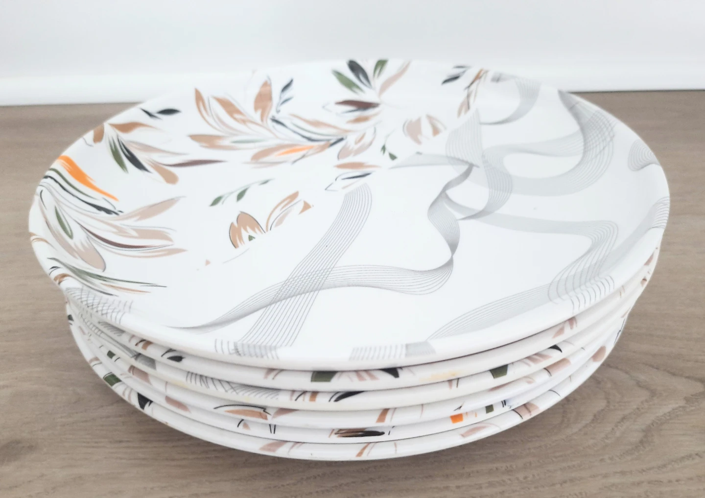 Set of 6 Dinner Plates with Floral Design