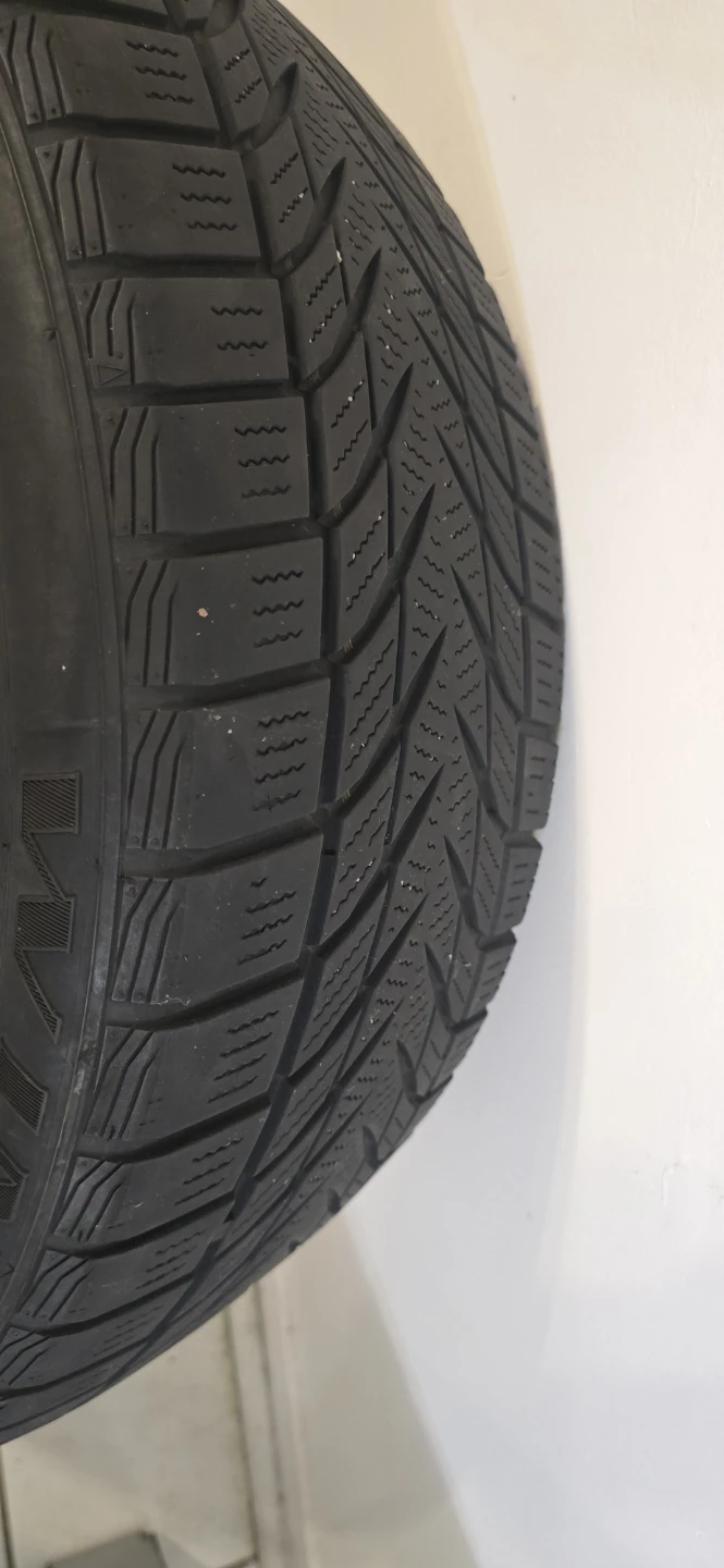 Goodyear WinterCommand Tire 225/45R18 95V XL