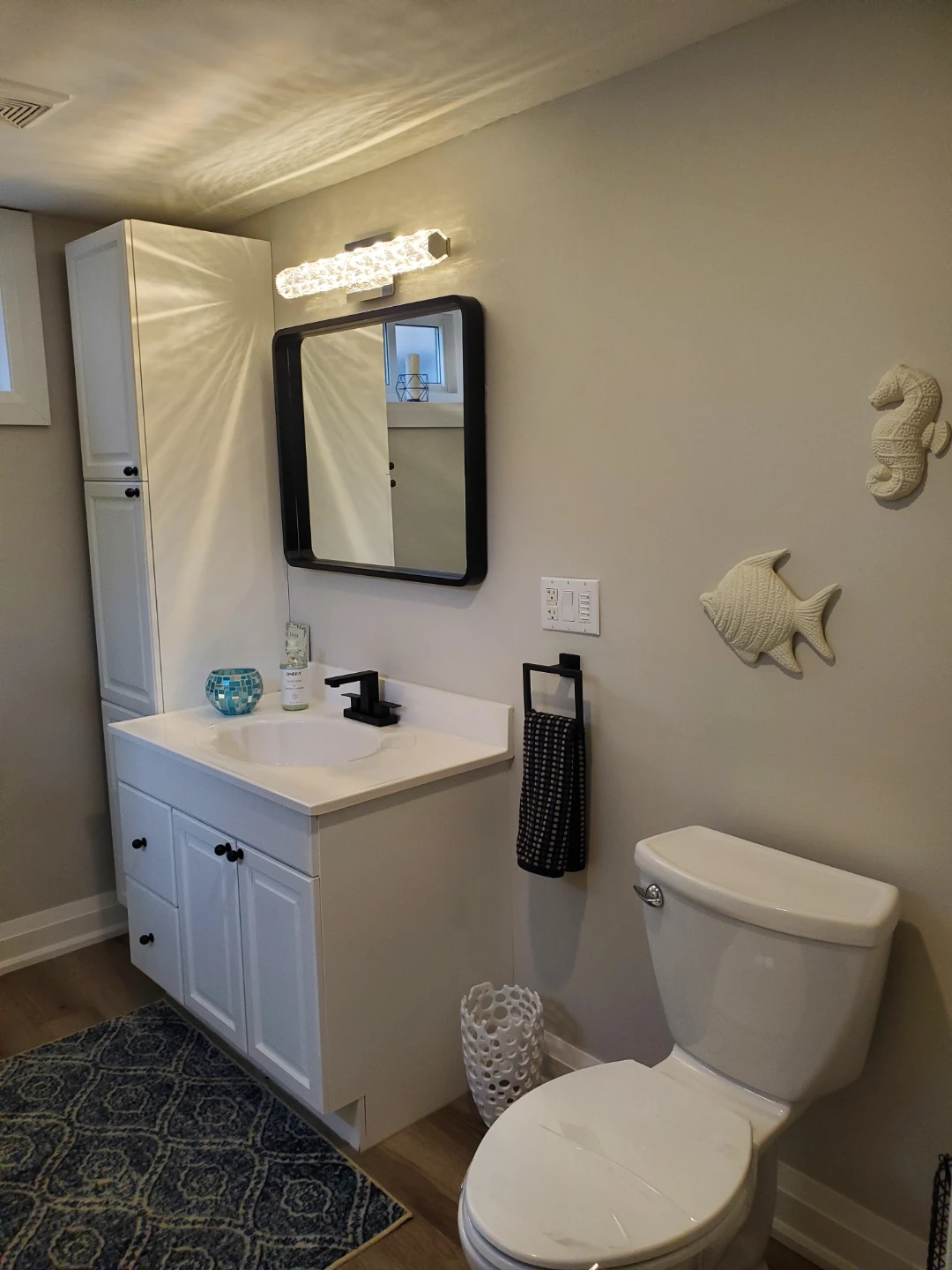 Private room  with  private livingroom, kitchen and bathroom. - photo 3