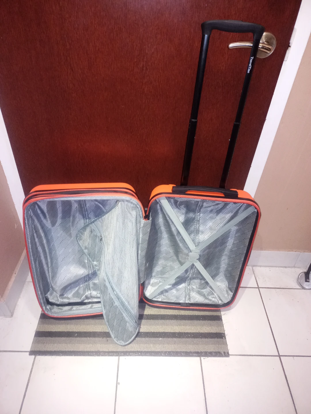 Small Luggage With Swivel Wheels - photo 2