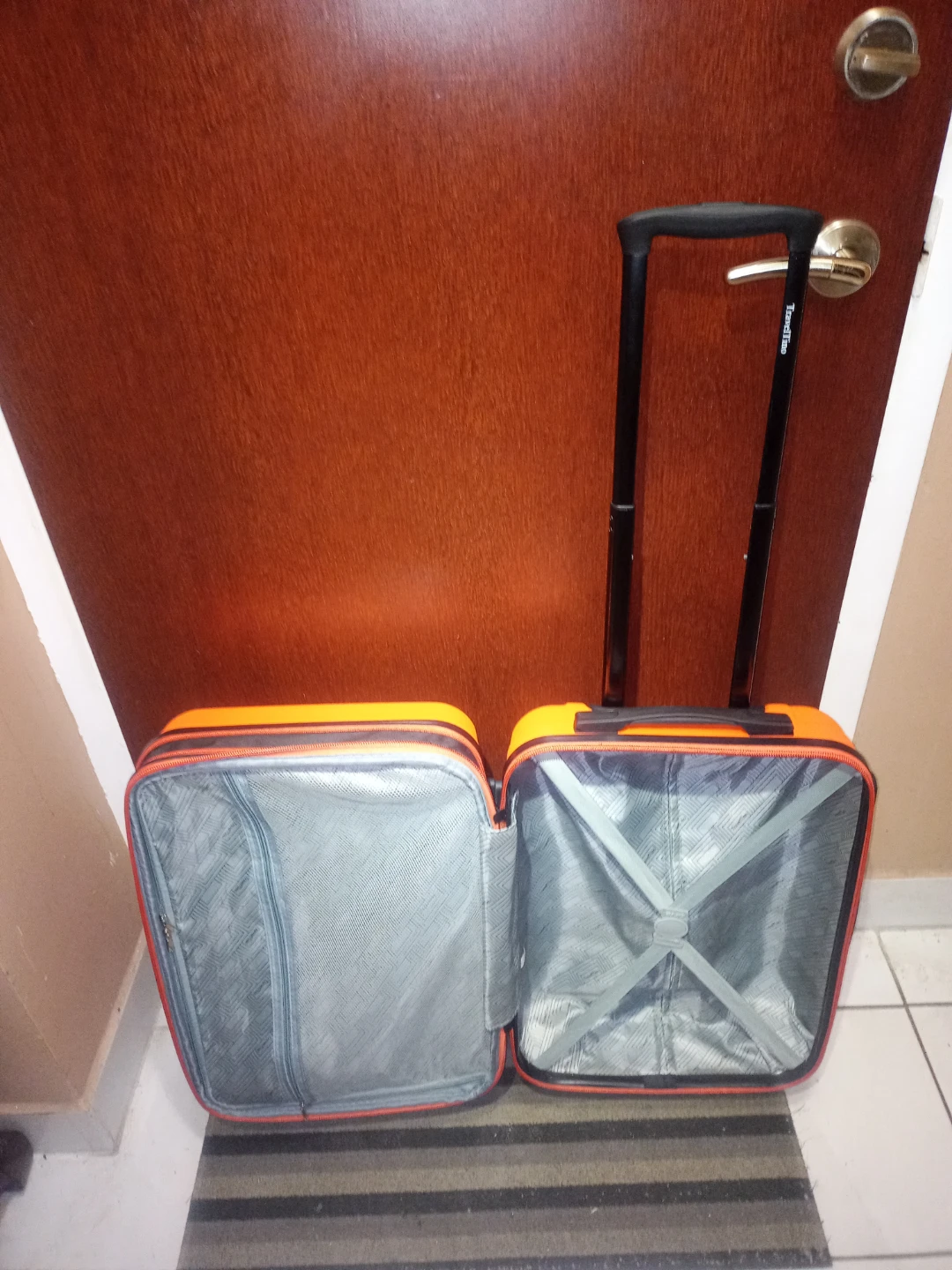 Small Luggage With Swivel Wheels - photo 3
