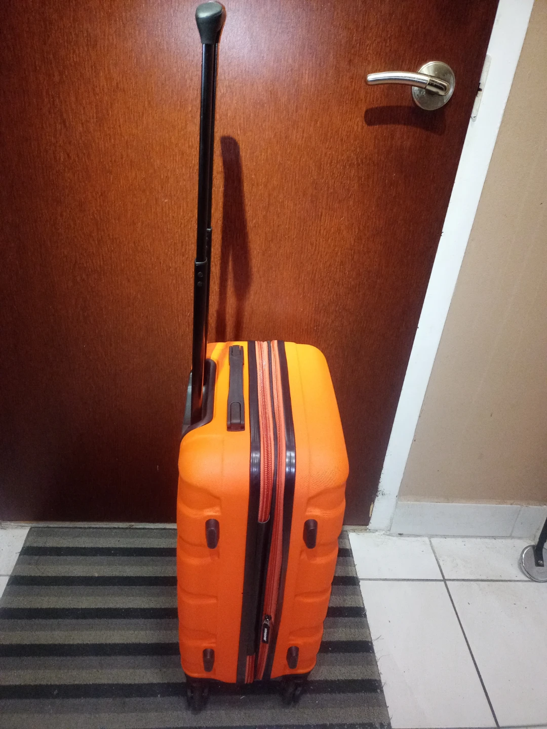 Small Luggage With Swivel Wheels - photo 4
