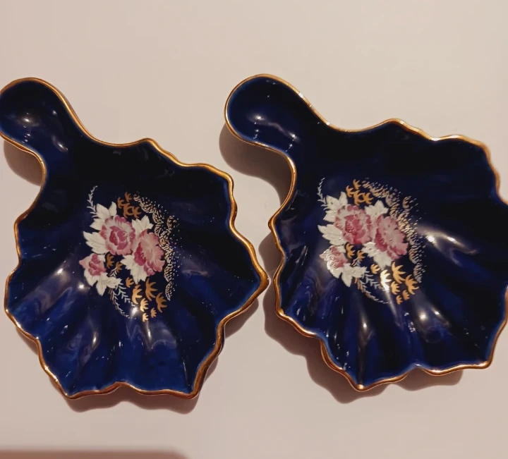 Set of 2 Cobalt Blue Leaf Shaped Dishes with Floral Design - photo 2