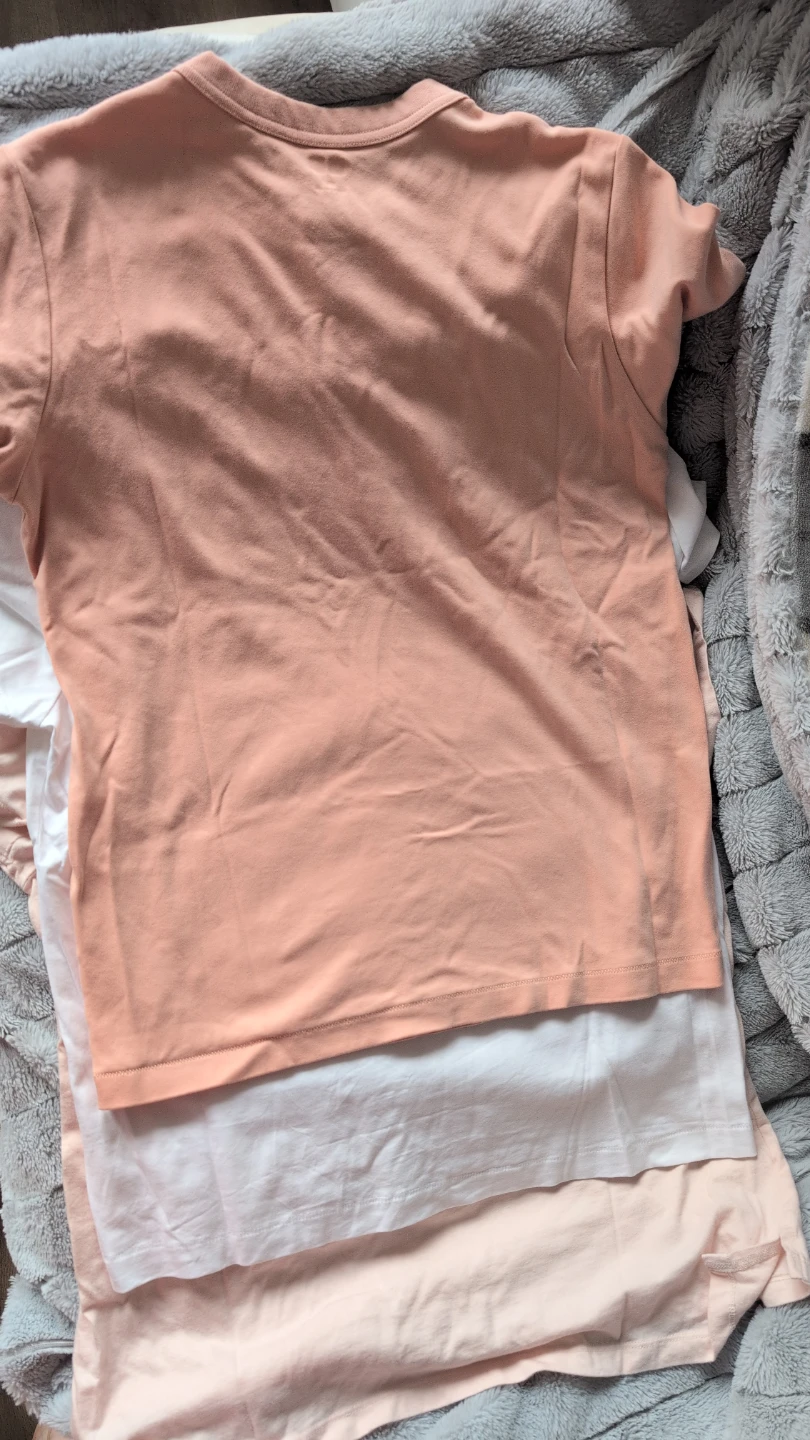 3 Women's T-shirts: Uniqlo, Uniqlo, Bench - size M/L - photo 2