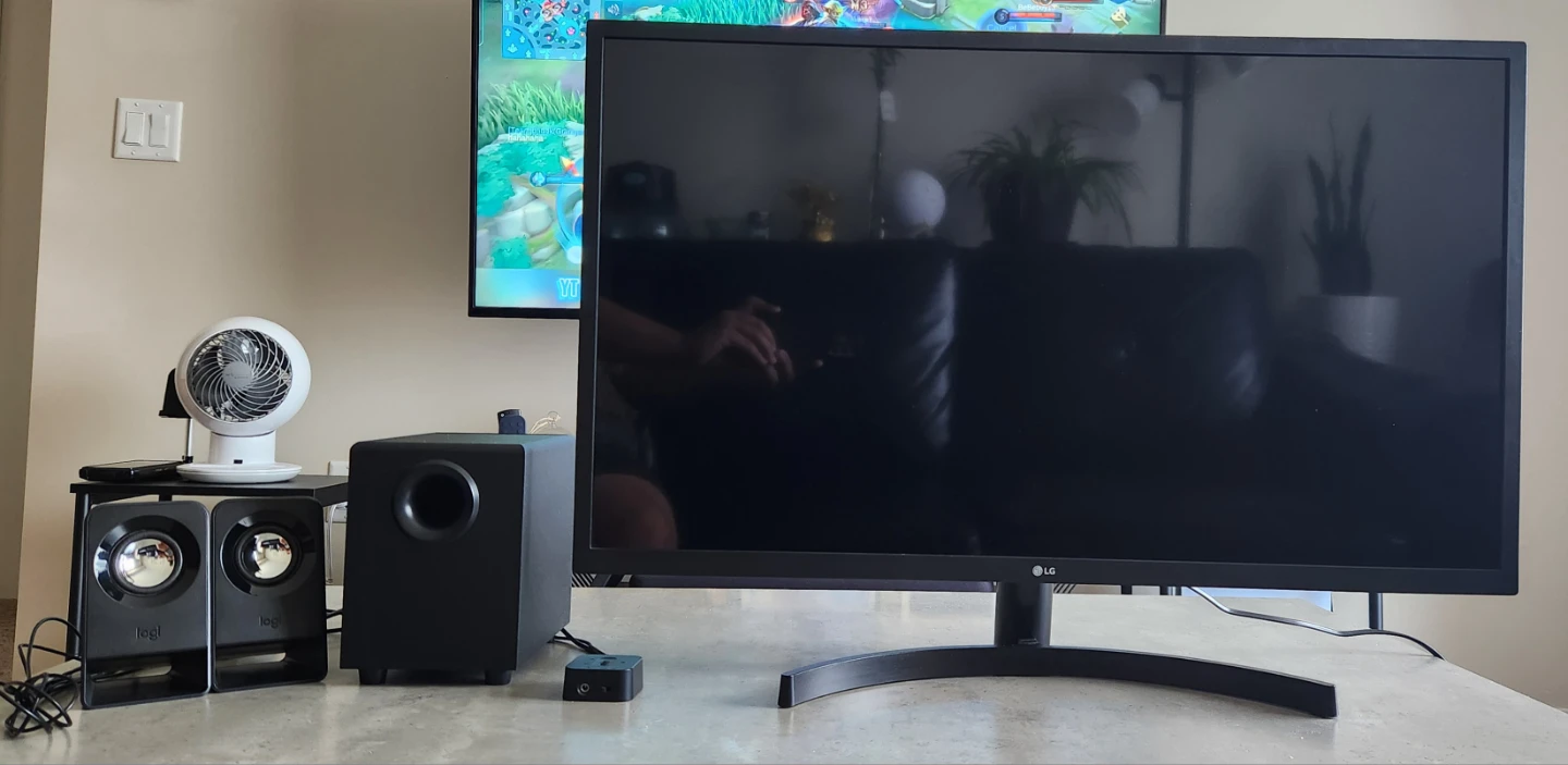 32" LG Monitor with Subwoofer Speakers