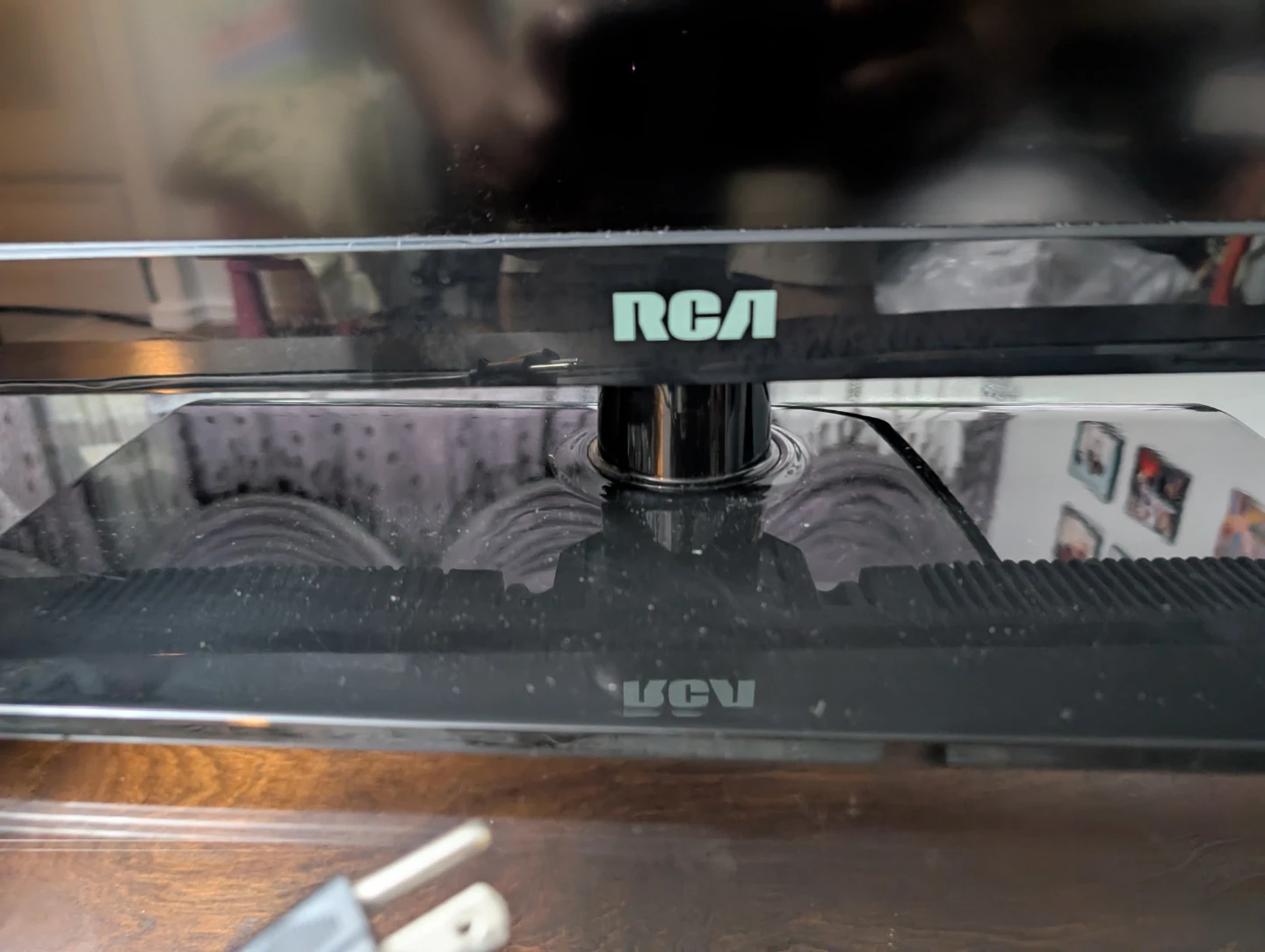 RCA 32" LED TV RLDE3258A-C - photo 2
