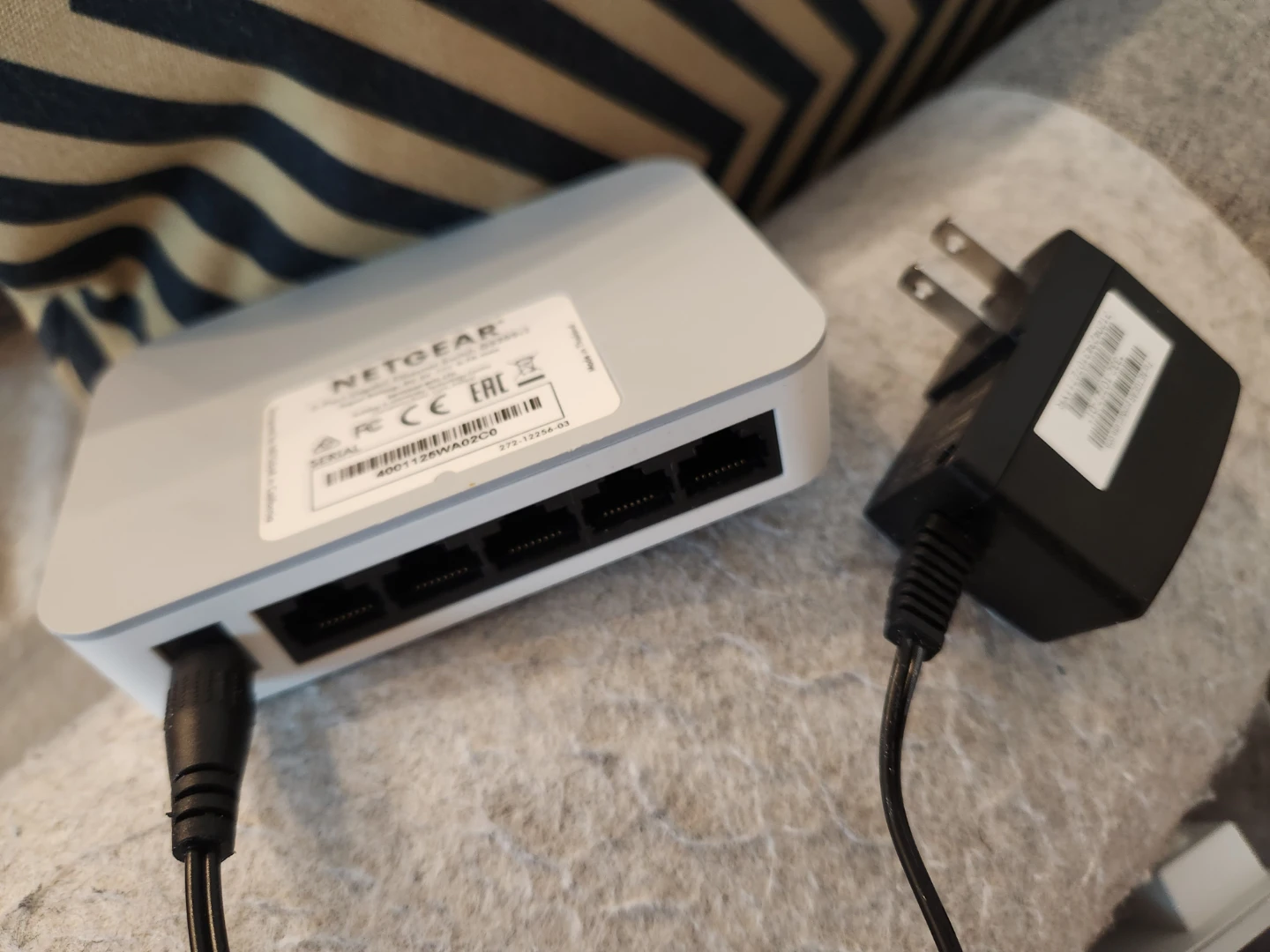Netgear GS205 5-Port Gigabit Ethernet Switch - photo 2