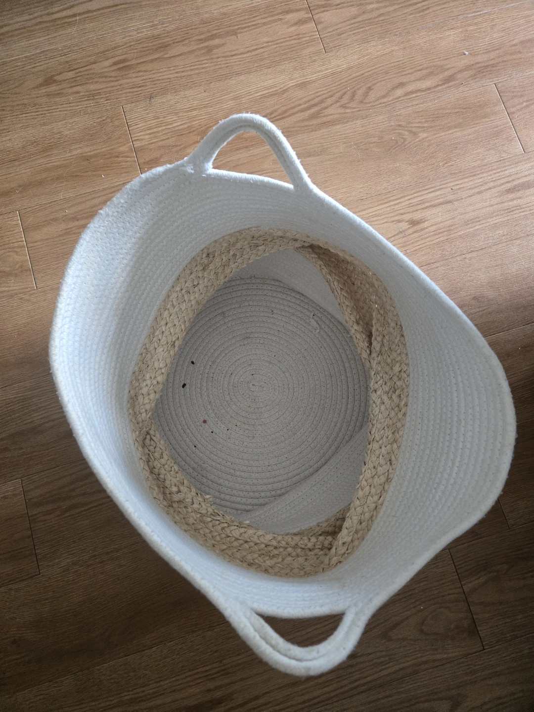 Decorative Throw Pillows & Storage/laundry basket - photo 3