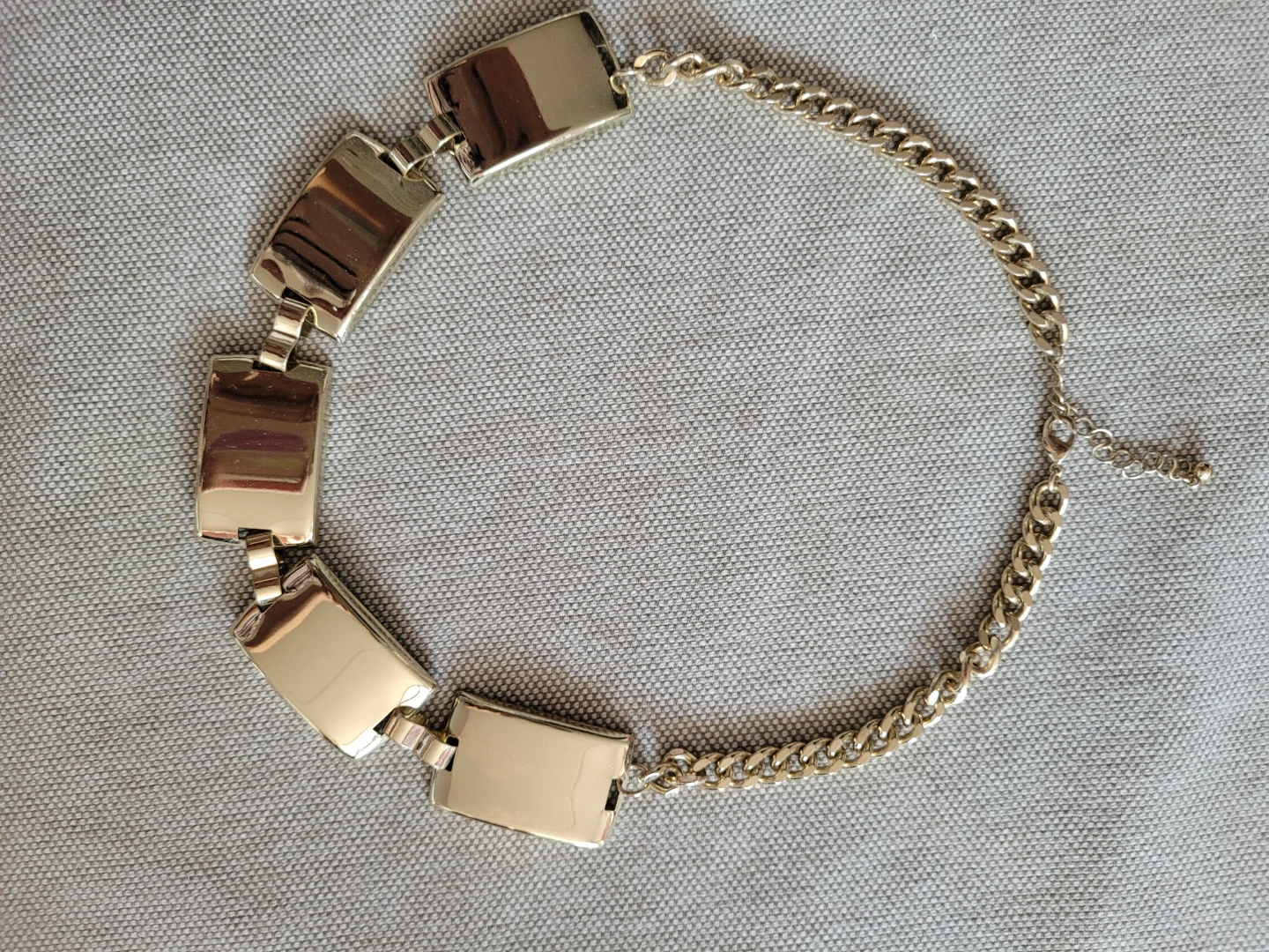 Gold tone necklace with rectangular links