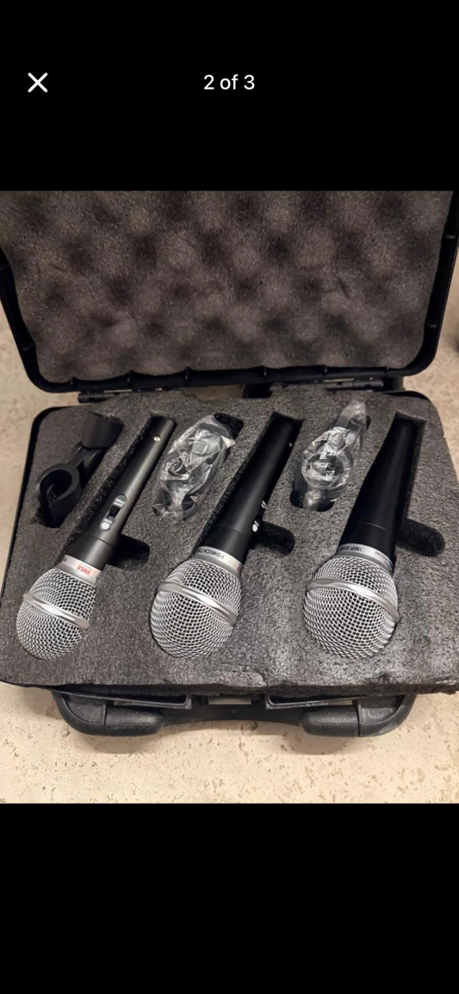 3 Shure Microphones with Case