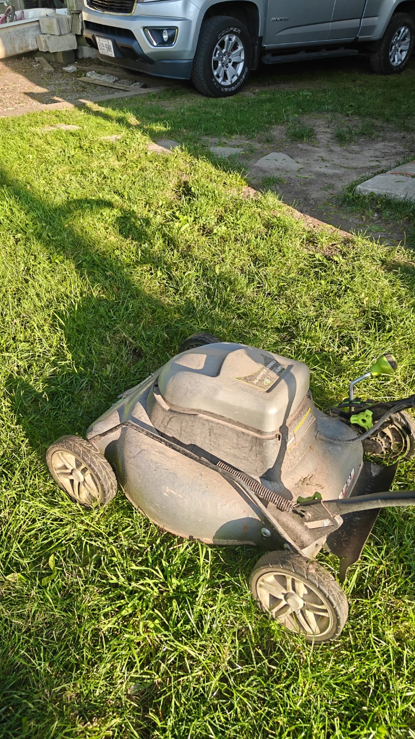 Small electric lawnmower - photo 2