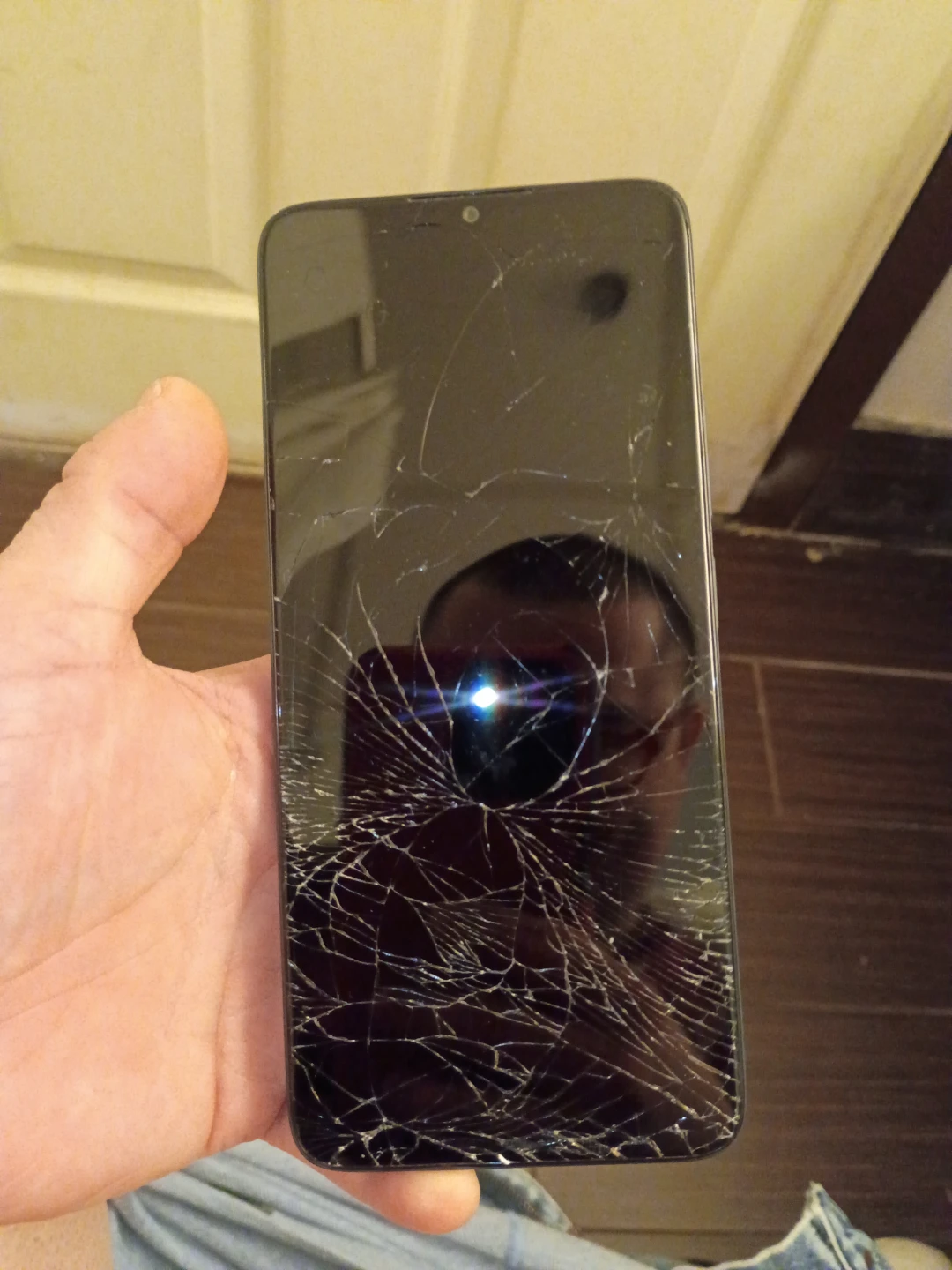 TCL Smartphone - Cracked Screen