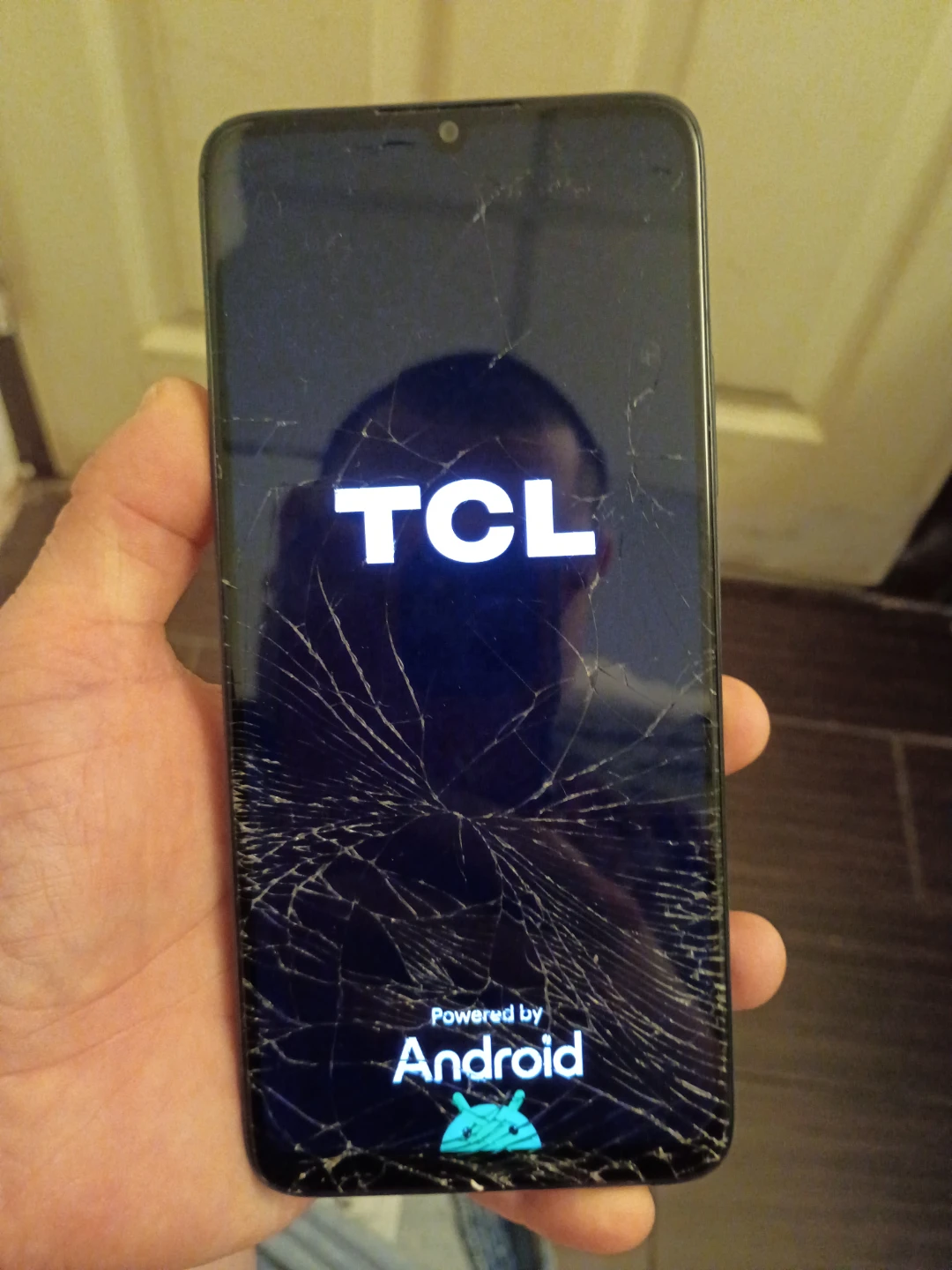 TCL Smartphone - Cracked Screen - photo 3