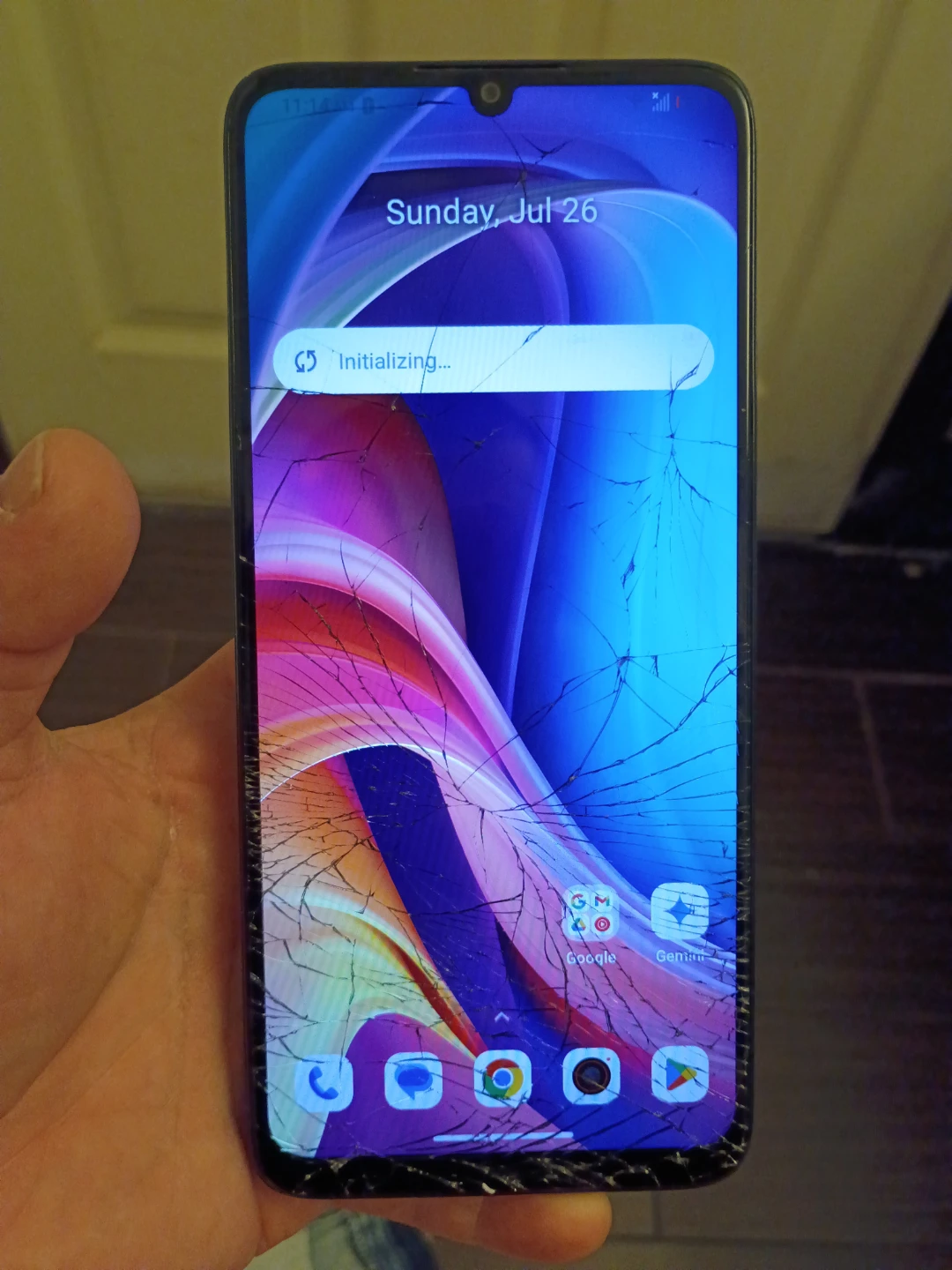 TCL Smartphone - Cracked Screen - photo 4
