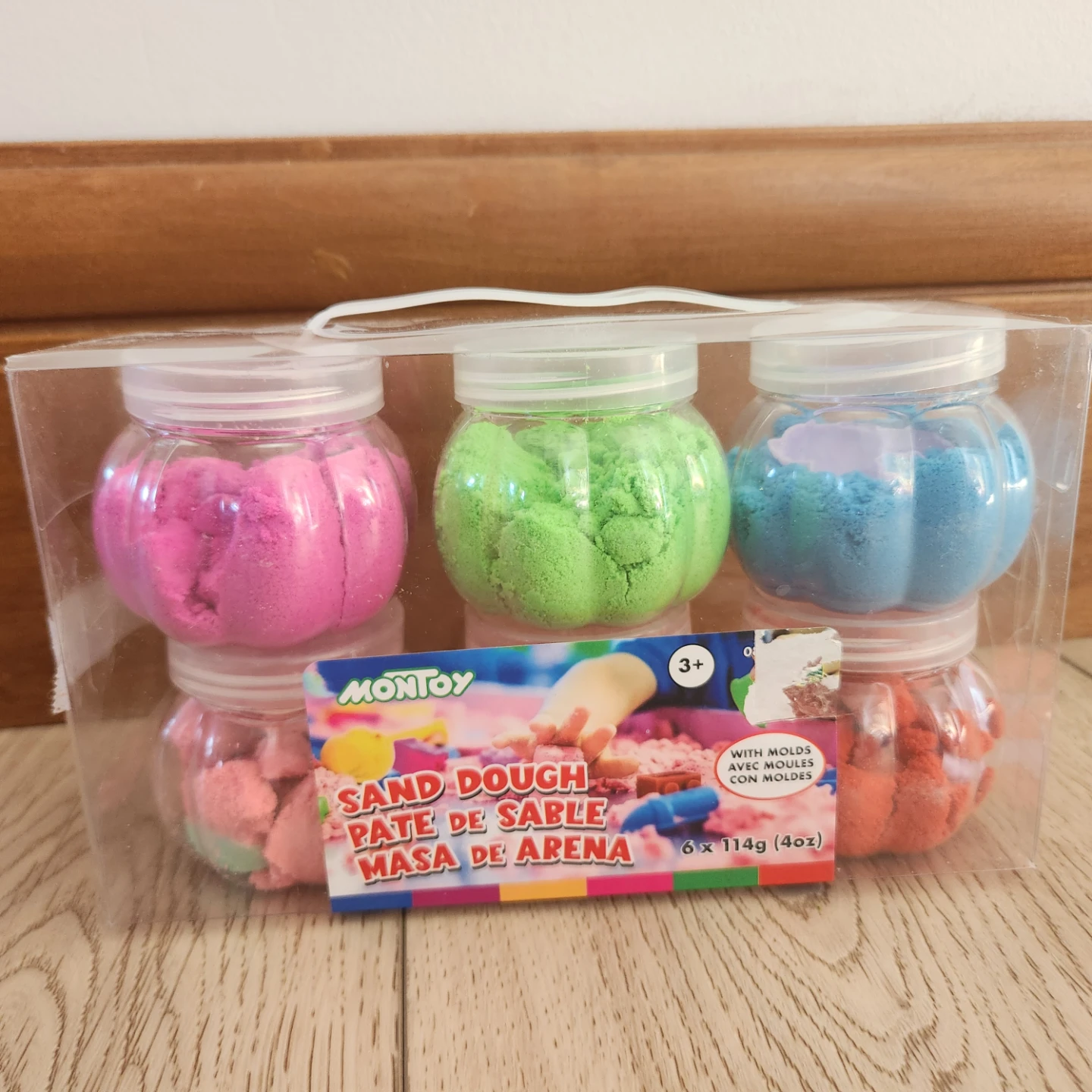 Colored kinetic sand