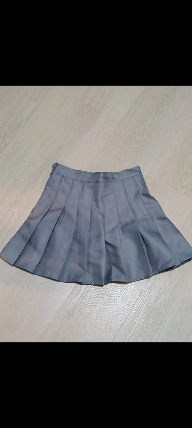 Grey pleated skirt