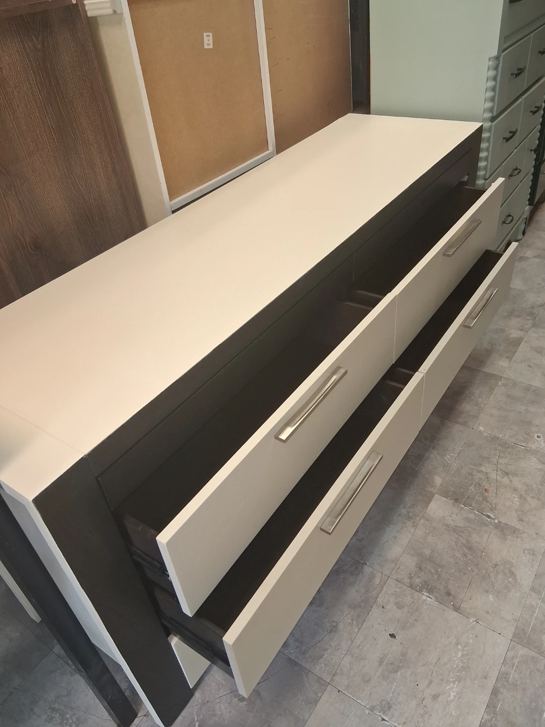 6-Drawer Dresser venta de muebles  5521w Belmont av - photo 3