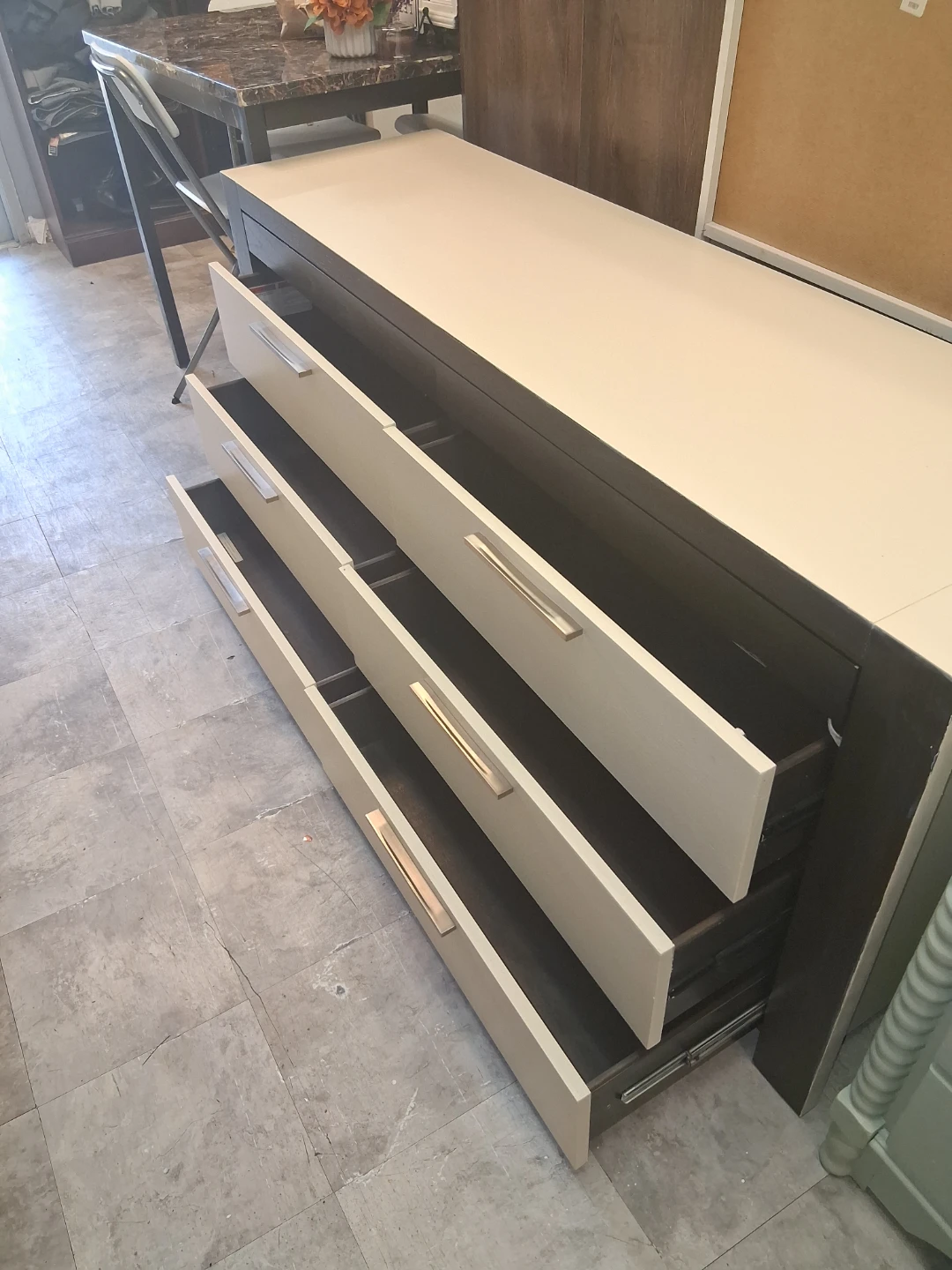 6-Drawer Dresser venta de muebles  5521w Belmont av - photo 4