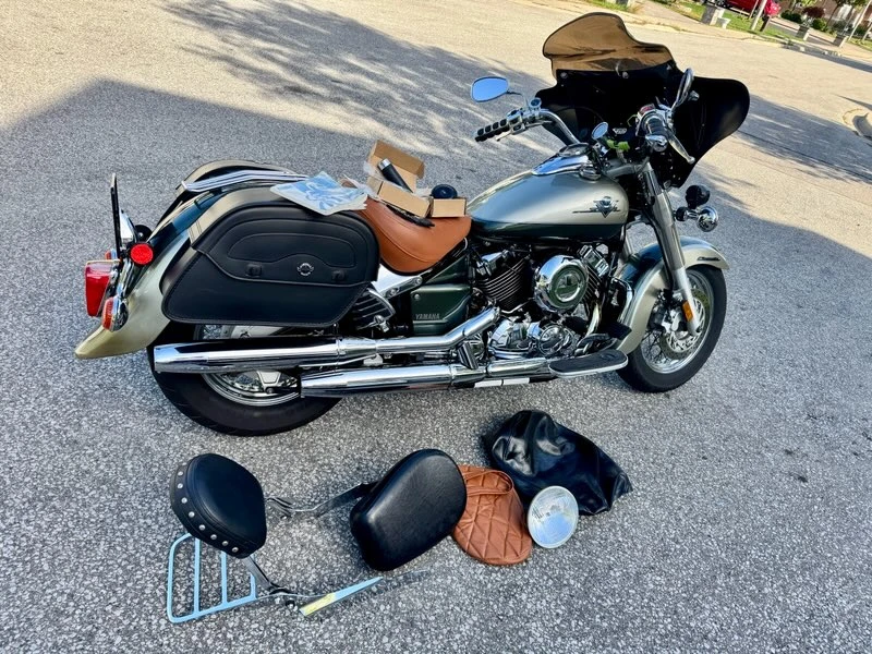 2001 Yamaha V-star motorcycle - photo 2