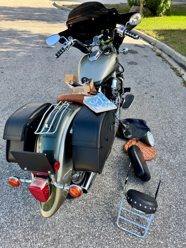 2001 Yamaha V-star motorcycle - photo 3