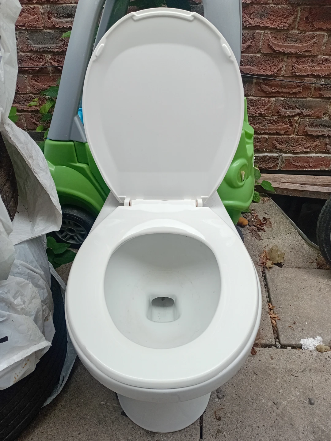 White Toilet Bowl with Seat - photo 3