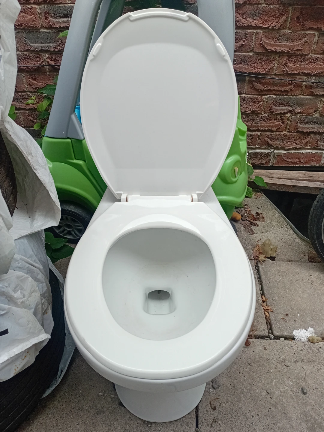 White Toilet Bowl with Seat - photo 4