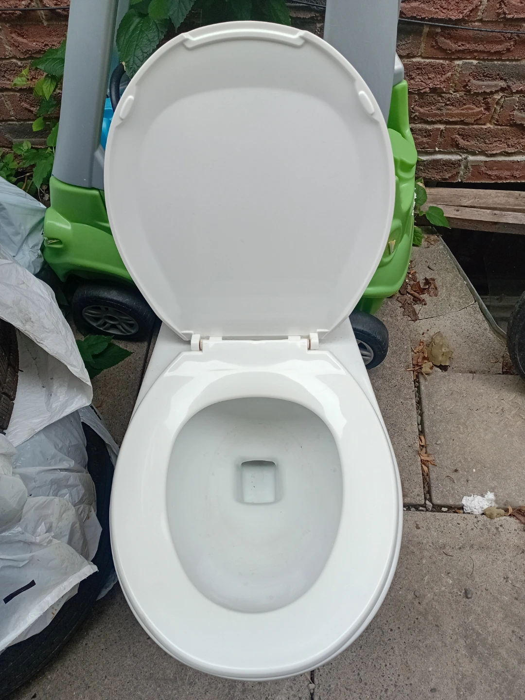White Toilet Bowl with Seat - photo 5