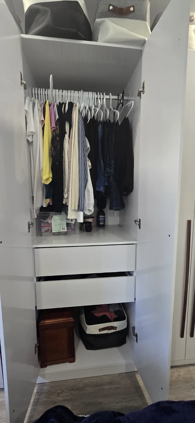 White 6-Door Wardrobe with Dark Handles - photo 4