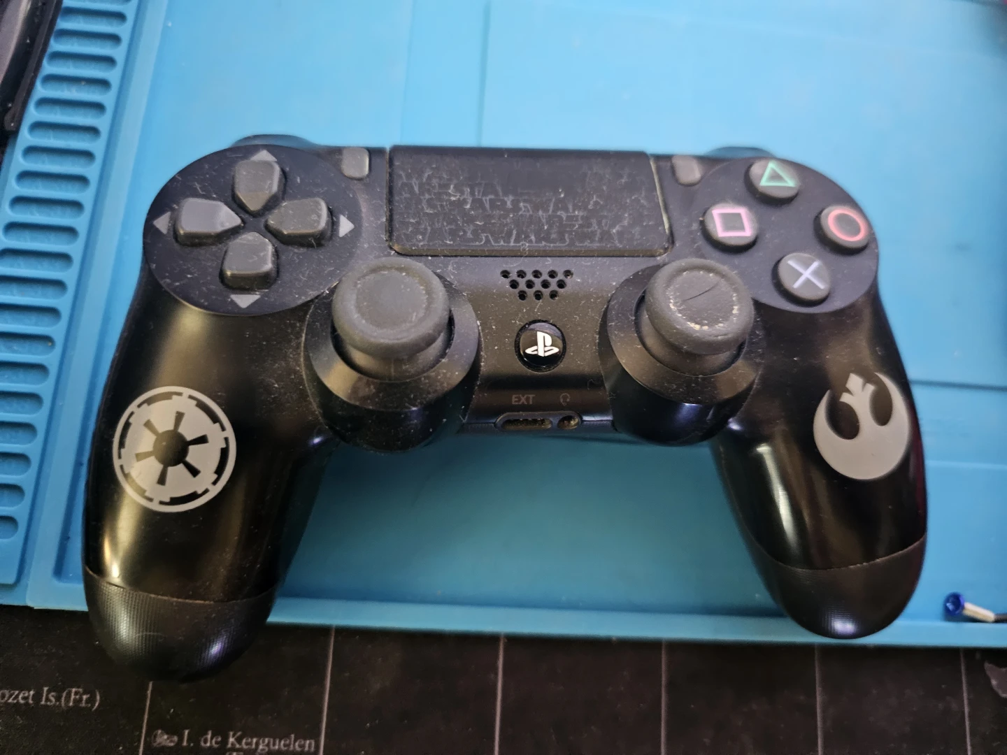 Ps4 Star Wars Special Edition Controller with charging cable - photo 2